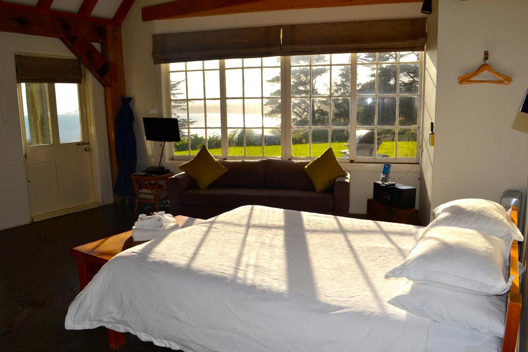 Ahu Ahu Beach Villas Oakura Room photo